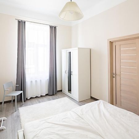 #1 Apartment Лвив Екстериор снимка