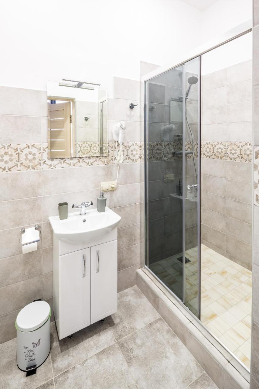 #1 Apartment Лвив Екстериор снимка